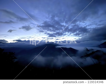 一生至少要去一次的瀧雲絕景 一生至少要去一次的瀧雲絕景 119314346