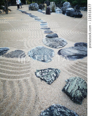 A dry landscape garden in a dry landscape garden 119318177