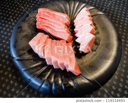 Fatty tuna and medium fatty tuna sashimi Fatty tuna and medium fatty tuna sashimi 119318493