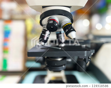 microscope, microscope's objective lenses, clearly displaying the different magnifications labeled 10x, 40x, and 100x, laboratory equipment, scientific research, biology, microscopy microscope, microscope's objective lenses, clearly displaying the different magnifications labeled 10x, 40x, and 100x, laboratory equipment, scientific research, biology, microscopy 119318586