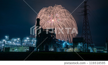 The Katakai Town Fireworks Festival in Niigata Prefecture is the Guinness World Record for the largest fireworks festival in the world, with a 4-foot fireworks display, and a collaboration with the factory night view 119318595