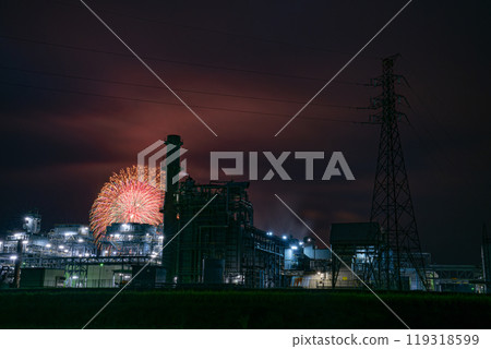 The Katakai Town Fireworks Festival in Niigata Prefecture is the Guinness World Record for the largest fireworks festival in the world, with a 4-foot fireworks display, and a collaboration with the factory night view 119318599