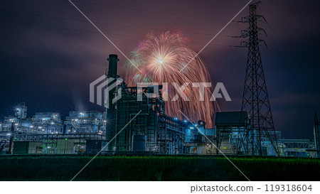 新潟縣片貝鎮煙火大會是與工廠夜景合作發射方形球的吉尼斯世界最佳煙火大會的照片 新潟縣片貝鎮煙火大會是與工廠夜景合作發射方形球的吉尼斯世界最佳煙火大會的照片 119318604