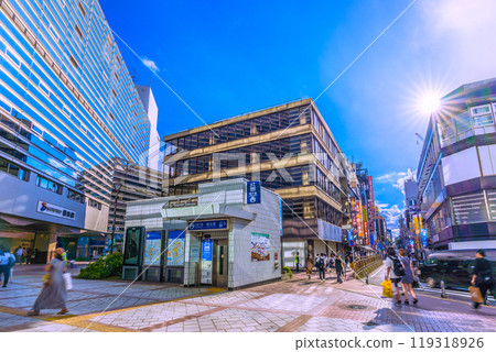 日本橫濱城市景觀相鐵橫濱站與橫濱市營地鐵藍線橫濱站入口/出口 = 9 號視圖 日本橫濱城市景觀相鐵橫濱站與橫濱市營地鐵藍線橫濱站入口/出口 = 9 號視圖 119318926