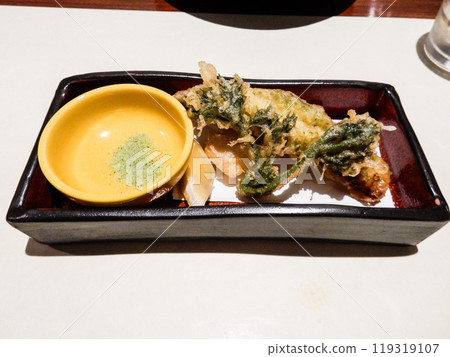 Spring wild vegetable tempura 119319107