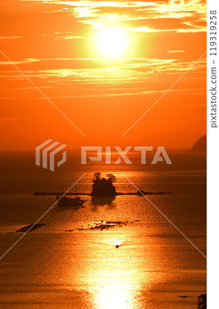 Kujuku島的晚上風景 119319258