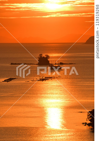 Evening scenery of Kujuku Island 119319268