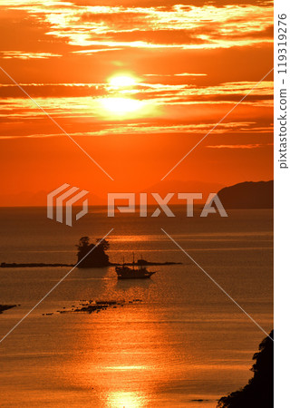 Evening scenery of Kujuku Island 119319276