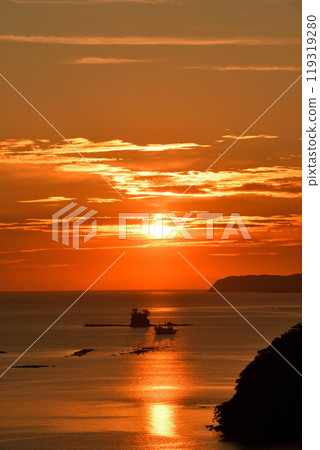 Evening scenery of Kujuku Island 119319280