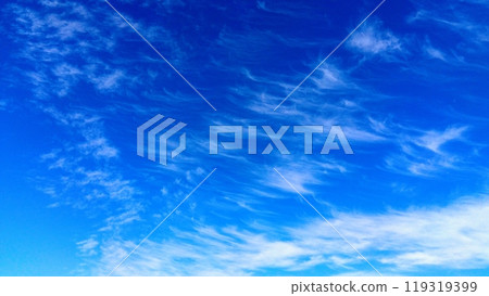 藍天上的雲彩就像是用畫筆畫出來的 藍天上的雲彩就像是用畫筆畫出來的 119319399