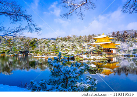 雪中的金閣寺 119319539