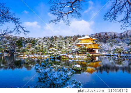 雪中的金閣寺 119319542