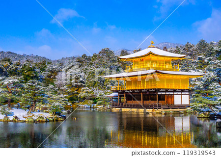 雪中的金閣寺 119319543