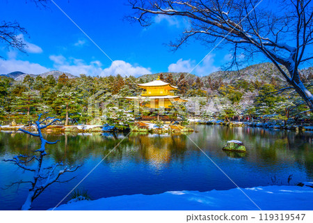 雪中的金閣寺 119319547