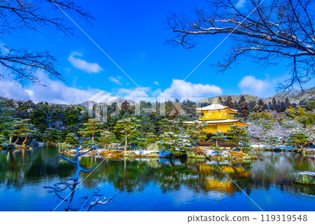 雪中的金閣寺 119319548