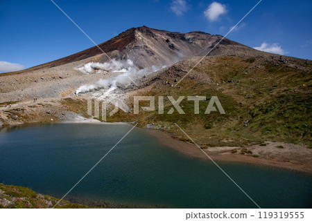 Snow-capped Mount Asahidake, Hokkaido's main peak 119319555
