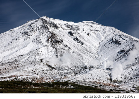 白雪皚皚的旭岳，北海道的主峰 119319562