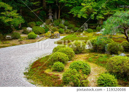 [Kyoto Scenery] Manshuin Temple - Crane and Turtle Dry Landscape Garden 119320086