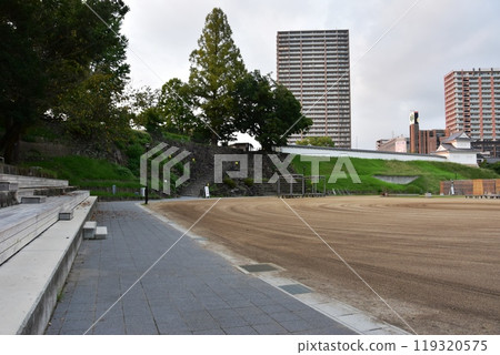 愛知縣岡崎公園須鄉紅輪多功能廣場及東角角樓 119320575
