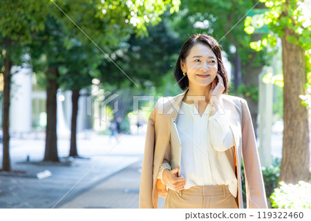 Business woman Business woman 119322460
