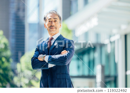 資深商人被重新聘用 119322492