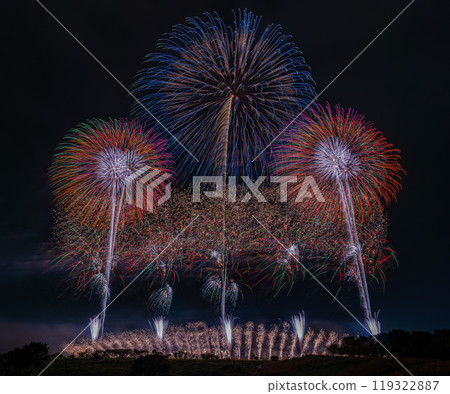 The Tone River Fireworks Festival, where about 30,000 fireworks light up the night sky, is the most beautiful fireworks in Japan, with four major fireworks artists competing, artistic fireworks, and art. The Tone River Fireworks Festival, where about 30,000 fireworks light up the night sky, is the most beautiful fireworks in Japan, with four major fireworks artists competing, artistic fireworks, and art. 119322887