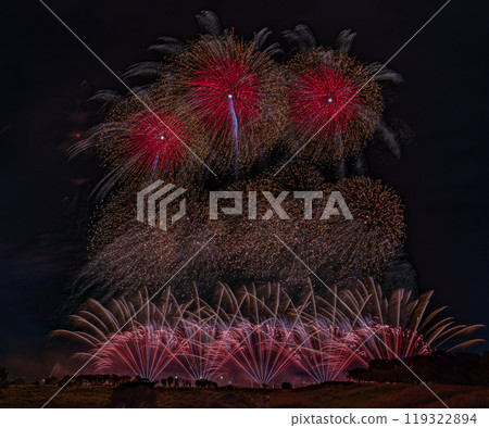 約3萬發煙火裝飾夜空的利根川煙火大會,日本最美麗的煙火、藝術煙火、四大煙火大師的藝術表演 約3萬發煙火裝飾夜空的利根川煙火大會,日本最美麗的煙火、藝術煙火、四大煙火大師的藝術表演 119322894