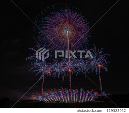 The Tone River Fireworks Festival, where about 30,000 fireworks light up the night sky, is the most beautiful fireworks in Japan, with four major fireworks artists competing, artistic fireworks, and art. The Tone River Fireworks Festival, where about 30,000 fireworks light up the night sky, is the most beautiful fireworks in Japan, with four major fireworks artists competing, artistic fireworks, and art. 119322932
