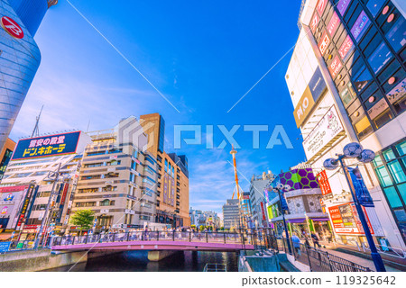 日本橫濱城市景觀十月。逃離冠狀病毒...繁華的橫濱站區、橫濱Vivre、南幸橋等景觀 119325642