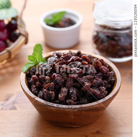 Raisins (California raisins) Raisins (California raisins) 119326094