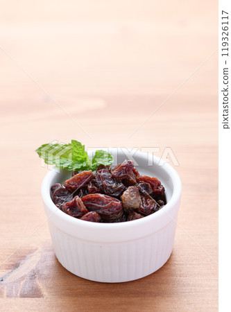 Raisins (California raisins) 119326117