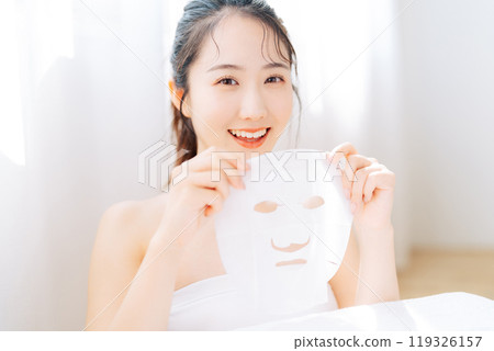 打包的年輕女子 119326157