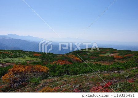 北海道東川町 - 紅葉季節從旭岳眺望大雪山連峰 119326451