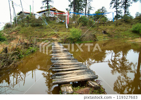 Old wooden house 119327683