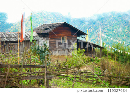 Old wooden house 119327684