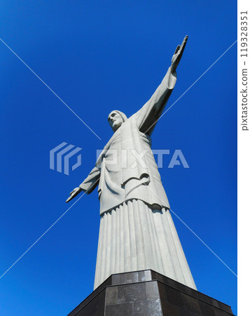 Christ statue 119328351