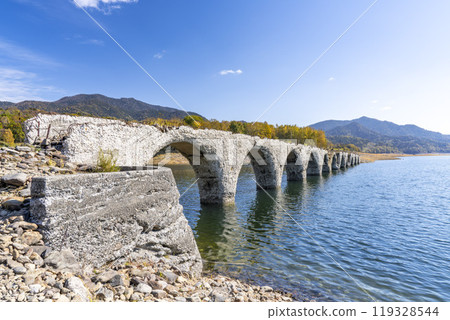 北海道上士幌町，秋日晴朗的舊國鐵志幌線 Taushubetsu 河大橋 119328544