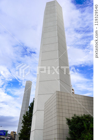The Metropolitan Expressway ventilation tower towering over the Todai-ura intersection (Shibuya Ward, Tokyo) 119329540