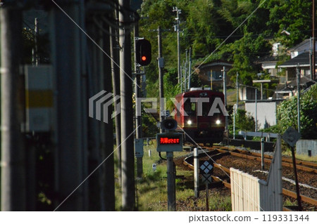 接近東雲站的「紅色列車」(東雲站/京都府舞鶴市三瀦257-2) 接近東雲站的「紅色列車」(東雲站/京都府舞鶴市三瀦257-2) 119331344