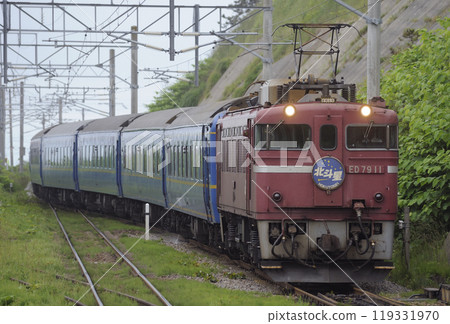 ED79藍色列車北斗星由11號車拉動 ED79藍色列車北斗星由11號車拉動 119331970