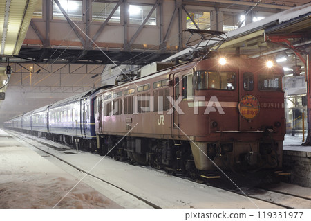 Express train Hamanasu waiting to depart at Aomori Station 119331977