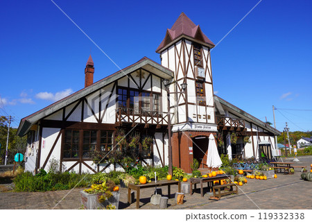 Niseko Station in autumn 2024 (Hakodate Main Line, JR Hokkaido) 119332338