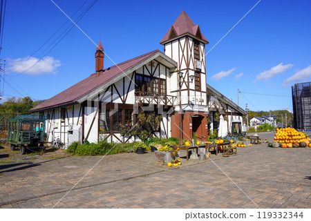 Niseko Station in autumn 2024 (Hakodate Main Line, JR Hokkaido) 119332344