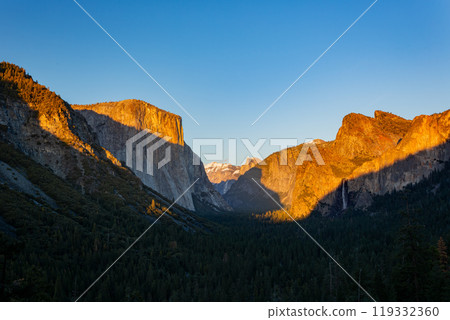 Sunny view of the valley view landscape at Yosemite National Park Sunny view of the valley view landscape at Yosemite National Park 119332360