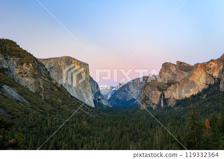 Sunny view of the valley view landscape at Yosemite National Park 119332364