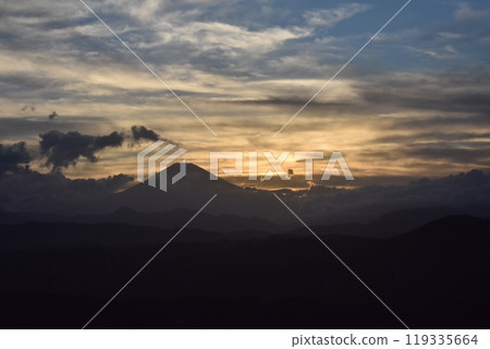 富士山和日落 119335664