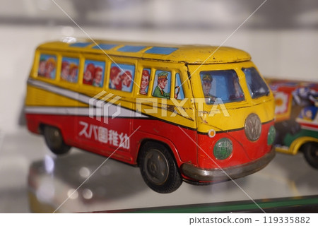 Showa era tin toy cars 119335882
