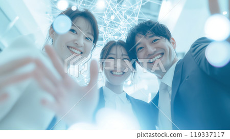 數位時代的團隊合作與微笑相連 119337117