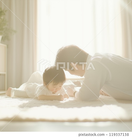 父母和孩子在充滿溫暖陽光的客廳玩耍 119337138