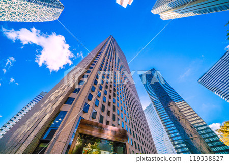 十月的日本東京城市景觀。新宿中心大樓等景觀=西元2024年10月7日 119338827